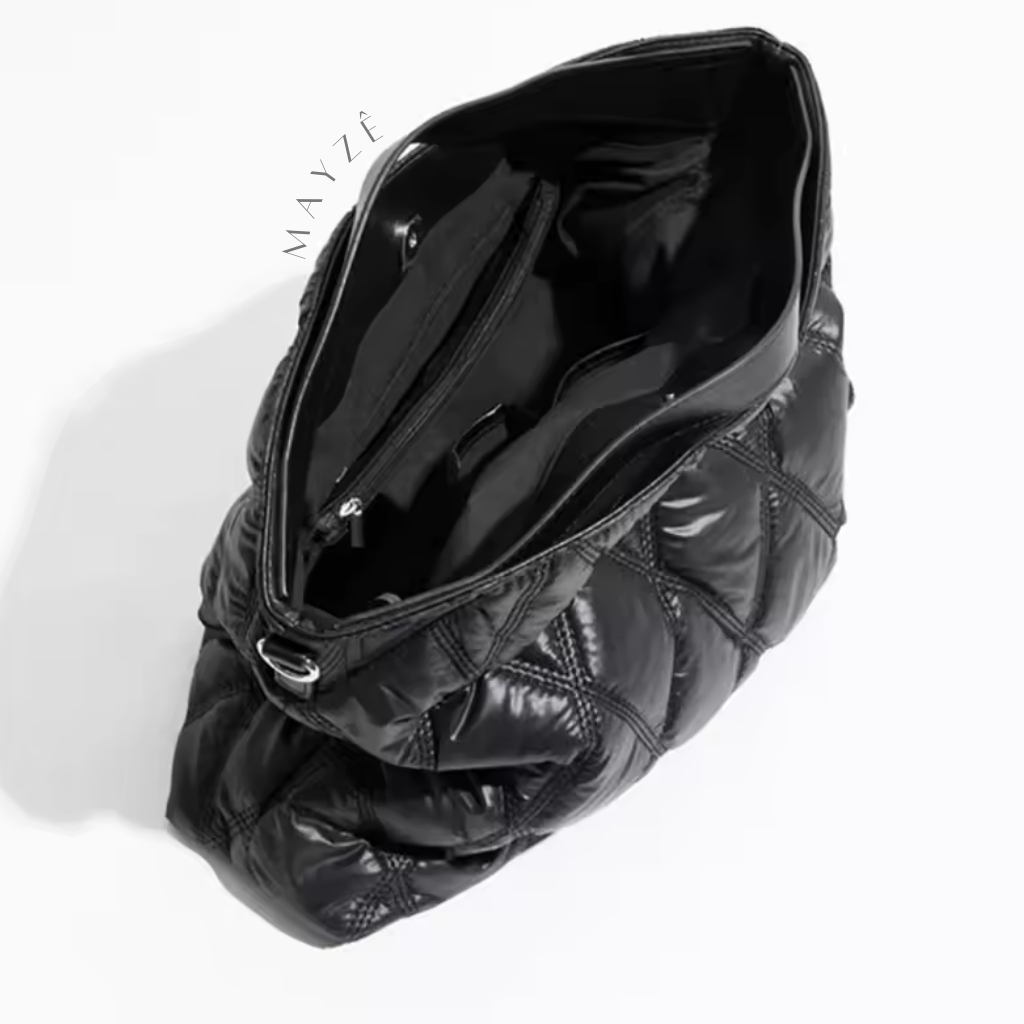 Bolsa Feminina Puffer Rebeca, Bolsa Puffer Média Rebeca, Loja Mayzê, Bolsa Thalya, Bolsa soft, bolsa elegante, bolsa moderna, bolsa chique, bolsa européia, bolsa de luxo, bolsa de frio, bolsa confortável, bolsa em promoção, bolsa de material alcochoado, mayze, mayzê, www.lojamayze.com.br, www.lojamayze.com