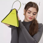 Bolsa Tiracolo Geométrica Melinda, Loja Mayzê, Bolsa Melinda, bolsa geométrica, bolsa triângulo, bolsa triangular, bolsa de couro, bolsa em promoção, bolsa de festa, bolsa chique, bolsa de grife, bolsa em alta, mayzê, mayze