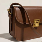 Bolsa De Ombro Flap Nágila, Loja Mayzê, Bolsa Nágila, bolsa de couro, bolsa de luxo, bolsa de grife, bolsa elegante, bolsa de festa, bolsa versátil, bolsa bonita, bolsa fashion, bolsa em promoção, mayze, lojamayze.com, lojamayze.com.br