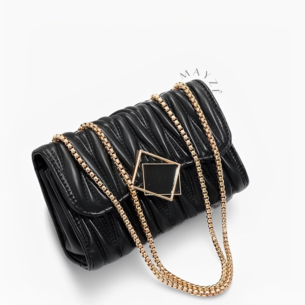 Bolsa Matelassê Flap Kimberly, Loja Mayzê, Bolsa Kimberly, bolsa de festa, bolsa elegante, bolsa em promoção, promoção de bolsa, bolsa feminina, tiracolo, bolsa preta, bolsa média, bolsa de couro, lojamayze.com.br, lojamayze.com