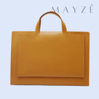 Bolsa Para Notebook Minimalista Aurora, Loja Mayzê Oficial, Loja Mayzê, Mayzê, mayze, Loja de bolsas, bolsas, bolsa de couro, bolsa pro dia a dia, crossbody, tiracolo, bolsa em alta, bolsa na moda, bolsa tiktok, bolsa instagram, bolsa em conta, bolsa em promoção, frete grátis, bolsa em promoção, bolsa com divisorias, bolsa bonita, bolsa pratica, bolsa Marrom, bolsa preta,  bolsa diferente, bolsa elegante, bolsa chique, bolsa bonita, notebook, bolsa para notebook, www.lojamayze.com.br, www.lojamayze.com