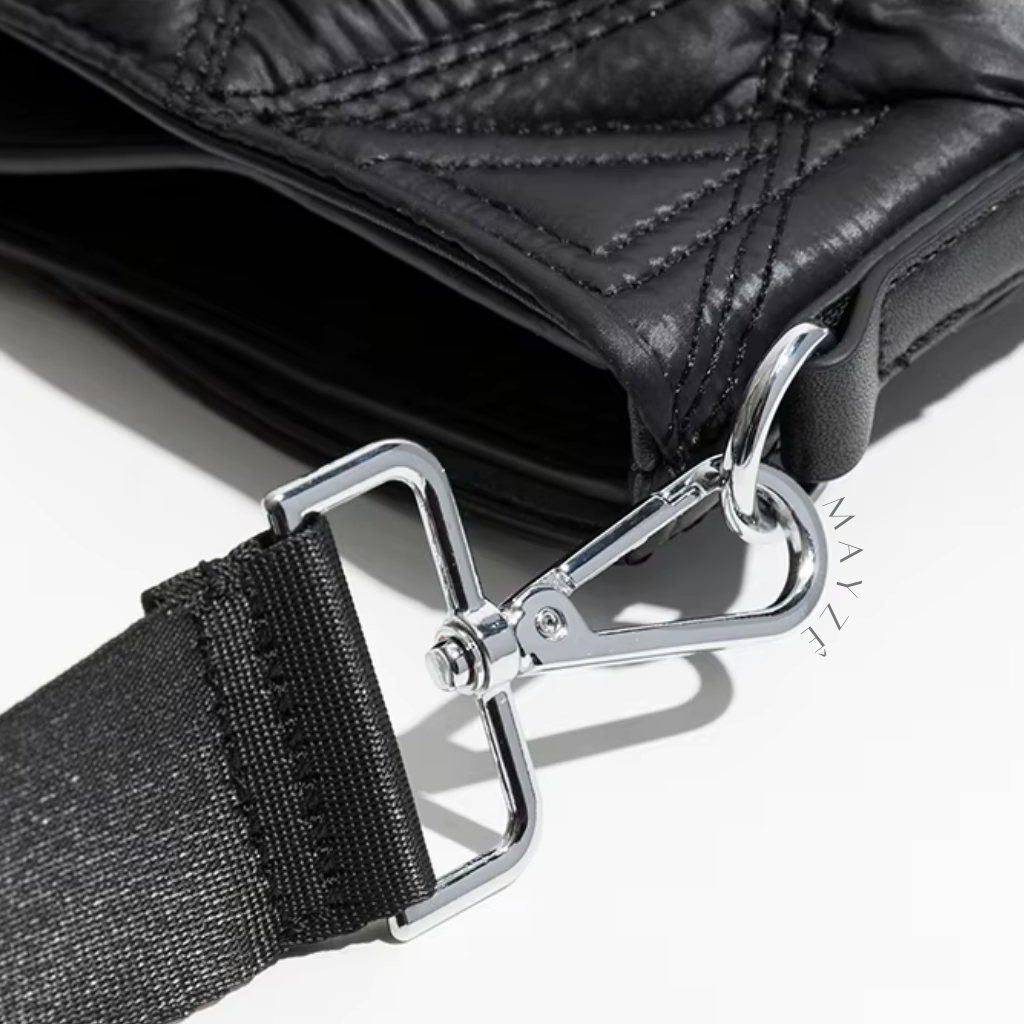 Bolsa Feminina Puffer Rebeca, Bolsa Puffer Média Rebeca, Loja Mayzê, Bolsa Thalya, Bolsa soft, bolsa elegante, bolsa moderna, bolsa chique, bolsa européia, bolsa de luxo, bolsa de frio, bolsa confortável, bolsa em promoção, bolsa de material alcochoado, mayze, mayzê, www.lojamayze.com.br, www.lojamayze.com