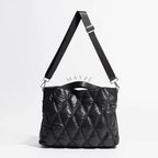 Bolsa Feminina Puffer Rebeca, Bolsa Puffer Média Rebeca, Loja Mayzê, Bolsa Thalya, Bolsa soft, bolsa elegante, bolsa moderna, bolsa chique, bolsa européia, bolsa de luxo, bolsa de frio, bolsa confortável, bolsa em promoção, bolsa de material alcochoado, mayze, mayzê, www.lojamayze.com.br, www.lojamayze.com