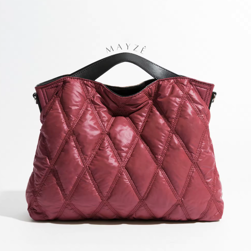 Bolsa Feminina Puffer Rebeca, Bolsa Puffer Média Rebeca, Loja Mayzê, Bolsa Thalya, Bolsa soft, bolsa elegante, bolsa moderna, bolsa chique, bolsa européia, bolsa de luxo, bolsa de frio, bolsa confortável, bolsa em promoção, bolsa de material alcochoado, mayze, mayzê, www.lojamayze.com.br, www.lojamayze.com