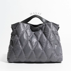 Bolsa Feminina Puffer Rebeca, Bolsa Puffer Média Rebeca, Loja Mayzê, Bolsa Thalya, Bolsa soft, bolsa elegante, bolsa moderna, bolsa chique, bolsa européia, bolsa de luxo, bolsa de frio, bolsa confortável, bolsa em promoção, bolsa de material alcochoado, mayze, mayzê, www.lojamayze.com.br, www.lojamayze.com