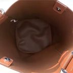 Bolsa Tiracolo Acamurçada Bucket Louise, Loja Mayzê, camurça, bolsa de camurça mayze, lojamayze.com, lojamayze.com.br