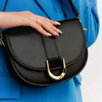 Bolsa Tiracolo Flap Jéssica, Loja Mayzê Oficial, Loja Mayzê, Mayzê, mayze, Loja de bolsas, bolsas, bolsa, bolsa Jéssica, Jéssica, bolsa de couro, bolsa pro dia a dia, bolsa de ombro, tiracolo, bolsa em alta, bolsa na moda, bolsa tiktok, bolsa instagram, bolsa em conta, bolsa em promoção, frete grátis, bolsa em promoção, bolsa com divisorias, bolsa grande, bolsa pratica, bolsa branca, bolsa preta,  bolsa diferente, bolsa elegante, bolsa chique, bolsa chic, bolsa bonita