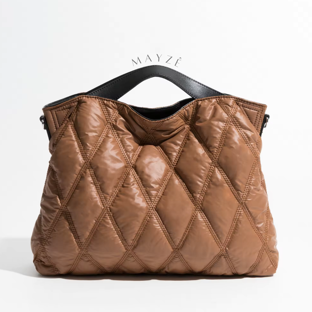 Bolsa Feminina Puffer Rebeca, Bolsa Puffer Média Rebeca, Loja Mayzê, Bolsa Thalya, Bolsa soft, bolsa elegante, bolsa moderna, bolsa chique, bolsa européia, bolsa de luxo, bolsa de frio, bolsa confortável, bolsa em promoção, bolsa de material alcochoado, mayze, mayzê, www.lojamayze.com.br, www.lojamayze.com