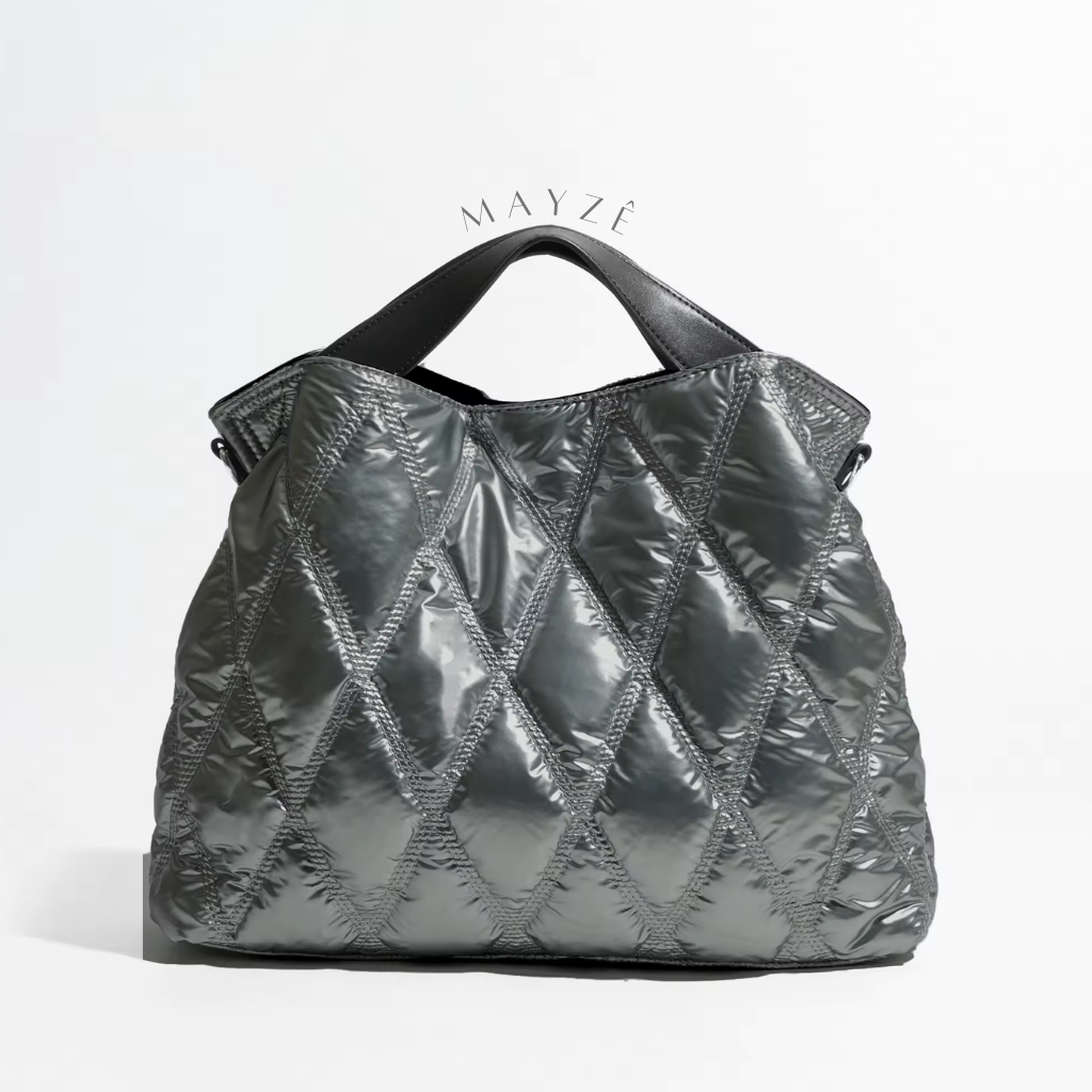 Bolsa Feminina Puffer Rebeca, Bolsa Puffer Média Rebeca, Loja Mayzê, Bolsa Thalya, Bolsa soft, bolsa elegante, bolsa moderna, bolsa chique, bolsa européia, bolsa de luxo, bolsa de frio, bolsa confortável, bolsa em promoção, bolsa de material alcochoado, mayze, mayzê, www.lojamayze.com.br, www.lojamayze.com