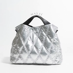 Bolsa Feminina Puffer Rebeca, Bolsa Puffer Média Rebeca, Loja Mayzê, Bolsa Thalya, Bolsa soft, bolsa elegante, bolsa moderna, bolsa chique, bolsa européia, bolsa de luxo, bolsa de frio, bolsa confortável, bolsa em promoção, bolsa de material alcochoado, mayze, mayzê, www.lojamayze.com.br, www.lojamayze.com
