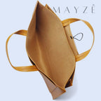 Bolsa Para Notebook Minimalista Aurora, Loja Mayzê Oficial, Loja Mayzê, Mayzê, mayze, Loja de bolsas, bolsas, bolsa de couro, bolsa pro dia a dia, crossbody, tiracolo, bolsa em alta, bolsa na moda, bolsa tiktok, bolsa instagram, bolsa em conta, bolsa em promoção, frete grátis, bolsa em promoção, bolsa com divisorias, bolsa bonita, bolsa pratica, bolsa Marrom, bolsa preta,  bolsa diferente, bolsa elegante, bolsa chique, bolsa bonita, notebook, bolsa para notebook, www.lojamayze.com.br, www.lojamayze.com