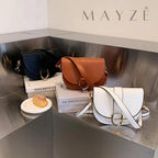Bolsa Tiracolo Flap Jéssica, Loja Mayzê Oficial, Loja Mayzê, Mayzê, mayze, Loja de bolsas, bolsas, bolsa, bolsa Jéssica, Jéssica, bolsa de couro, bolsa pro dia a dia, bolsa de ombro, tiracolo, bolsa em alta, bolsa na moda, bolsa tiktok, bolsa instagram, bolsa em conta, bolsa em promoção, frete grátis, bolsa em promoção, bolsa com divisorias, bolsa grande, bolsa pratica, bolsa branca, bolsa preta,  bolsa diferente, bolsa elegante, bolsa chique, bolsa chic, bolsa bonita
