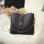 Bolsa Bucket Média Lana, Loja Mayzê Oficial, Loja Mayzê, Mayzê, mayze, Loja de bolsas, bolsas, bolsa, bolsa lisa, Lisa, bolsa de couro, bolsa pro dia a dia, crossbody, tiracolo, bolsa em alta, bolsa na moda, bolsa tiktok, bolsa instagram, bolsa em conta, bolsa em promoção, frete grátis, bolsa em promoção, bolsa com divisorias, bolsa bonita, bolsa pratica, bolsa Marrom, bolsa preta,  bolsa diferente, bolsa elegante, bolsa chique, bolsa chic, bolsa bonita, lojamayze.com, lojamayze.com.br