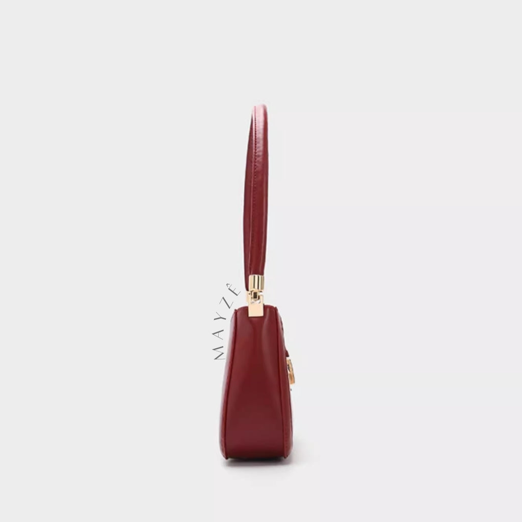 Bolsa Hobo Média Larissa, Loja Mayzê, Bolsa Larissa, bolsa de grife, bolsa diferente, bolsa em alta, bolsa da moda, bolsa imponente, bolsa versátil, bolsa de mão, bolsa em promoção, bolsa de couro, bolsa de luxo, mayzê, mayze, lojamayze.com.br, lojamayze.com