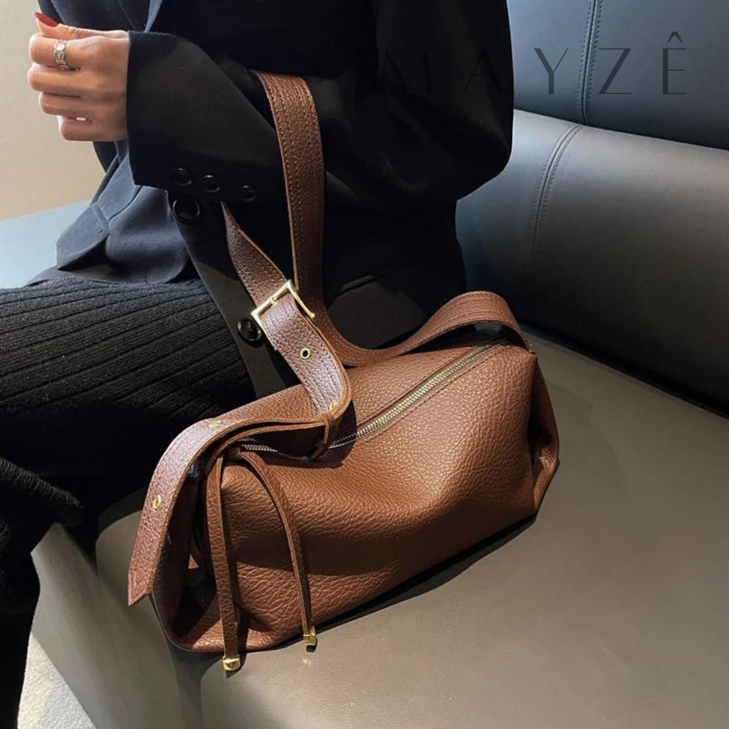 Loja Mayzê, Bolsa Lara, Bolsa baguete, bolsa de couro, bolsa feminina, bolsa em alta, bolsa de grife, bolsa elegante, bolsa de influencer, bolsa do tiktok, bolsa em promoção, mayze