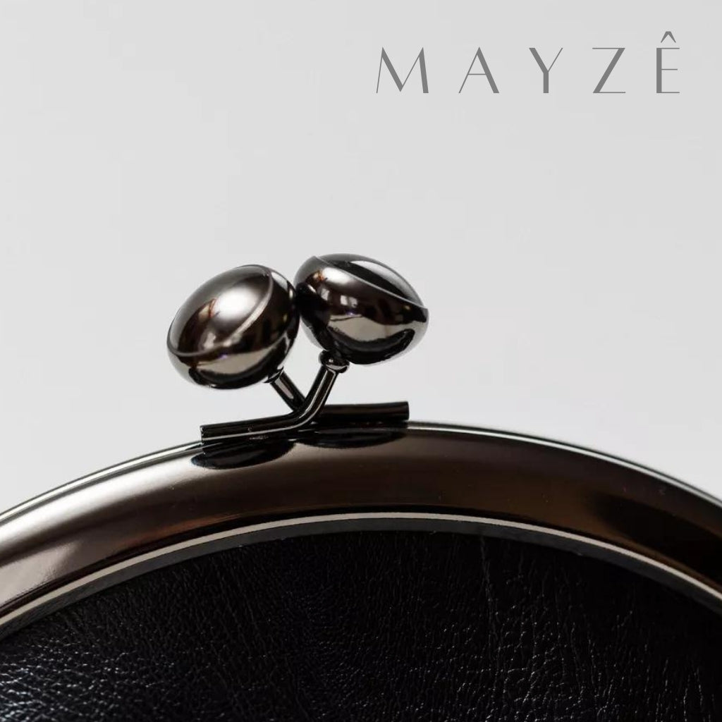 Loja Mayzê, Bolsa Silvana, bolsa média, bolsa preta, bolsa elegante, bolsa diferente, mayze, mayzê,bolsa de ombro, bolsa com alça de metal