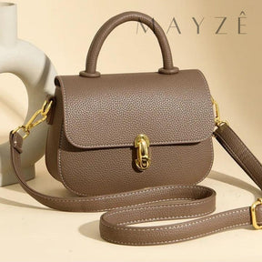 Loja Mayzê, Bolsa Jennifer, bolsa de couro legítimo, bolsa de couro, bolsa simples, bolsa elegante, bolsa versátil, bolsa elegante, bolsa para compor look, bolsa retrô, bolsa em promoção, mayzê, mayze