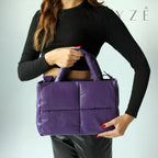 Bolsa Puffer Grande Thalya, Loja Mayzê, Bolsa Thalya, Bolsa soft, bolsa elegante, bolsa moderna, bolsa chique, bolsa européia, bolsa de luxo, bolsa de frio, bolsa confortável, bolsa em promoção, bolsa de material alcochoado, mayze, mayzê