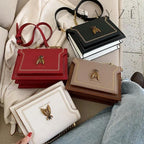 Bolsa Flap Pequena Renata, Loja Mayzê, Bolsa Renata, bolsa abelha, bolsa de grife, bolsa de luxo, bolsa em alta, bolsa em promoção, bolsa crossbody, bolsa de ombro, bolsa tiracolo, mayzê, mayze
