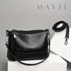 Bolsa Tiracolo Média Lily, Loja Mayzê Oficial, Loja Mayzê, Mayzê, mayze, Loja de bolsas, bolsas, bolsa, bolsa lily, lily, bolsa crocodilo, bolsa de couro, bolsa pro dia a dia, crossbody, tiracolo, bolsa em alta, bolsa na moda, bolsa tiktok, bolsa instagram, bolsa em conta, bolsa em promoção, bolsa preta, bolsa laranja, bolsa roxa, bolsa vermelha, bolsa cinza, frete grátis, bolsa em promoção, bolsa com alça regulavel, bolsa com divisorias, bolsa bonita, bolsa pratica, lojamayze.com, lojamayze.com.br