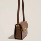 Bolsa De Ombro Flap Nágila, Loja Mayzê, Bolsa Nágila, bolsa de couro, bolsa de luxo, bolsa de grife, bolsa elegante, bolsa de festa, bolsa versátil, bolsa bonita, bolsa fashion, bolsa em promoção, mayze, lojamayze.com, lojamayze.com.br