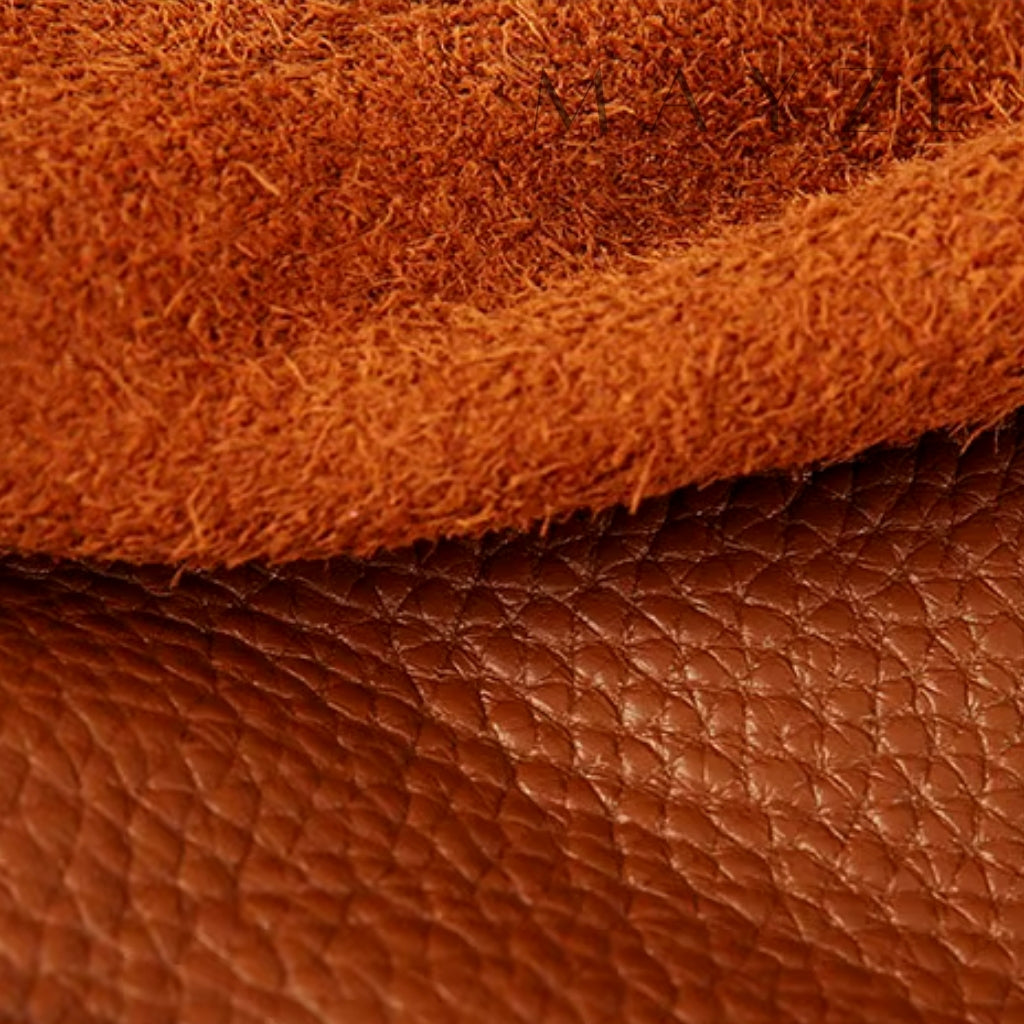 Bolsa Feminina Couro Legítimo Emma, Loja Mayzê, Bolsa Emma, bolsa de couro, bolsa de couro genuíno, bolsa de couro legítimo, bolsa durável, bolsa elegante, bolsa em alta, bolsa feminina, bolsa de mulher, bolsa versátil, bolsa da moda, bolsa de luxo, bolsa de grife, bolsa média, bolsa para o dia a dia, bolsa para uso diário, bolsa em promoção, bolsa da arezzo, bolsa da louis vuitton, bolsa da chanel, bolsa da gucci, mayze, loja mayze, www.lojamayze.com.br,www.lojamayze.com