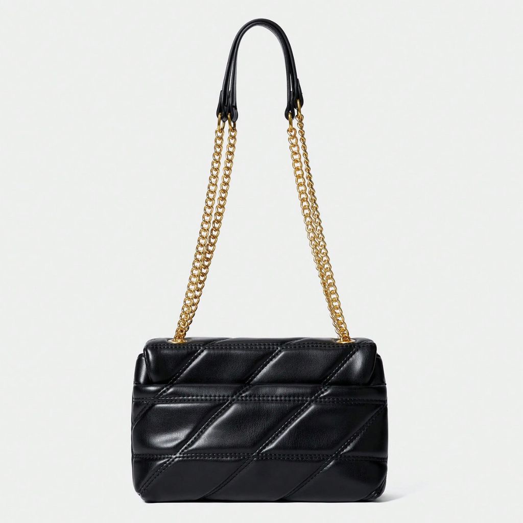 Bolsa Encanto Mayzê em matelassê. Alça de corrente deslizante, couro ecológico e fecho giratório. O toque de sofisticação ideal para festas e jantares.