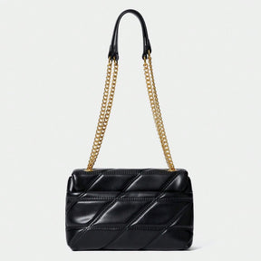 Bolsa Encanto Mayzê em matelassê. Alça de corrente deslizante, couro ecológico e fecho giratório. O toque de sofisticação ideal para festas e jantares.