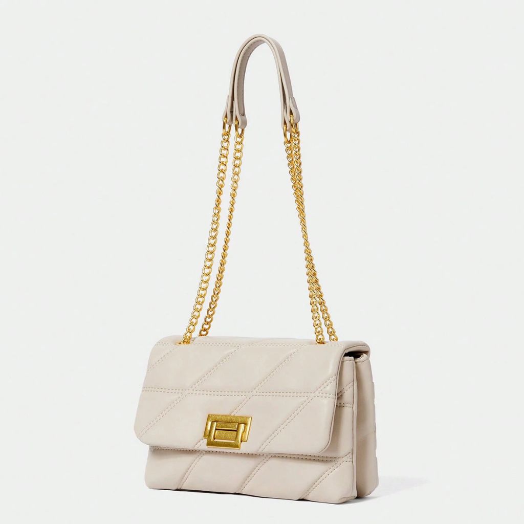 Bolsa Encanto Mayzê em matelassê. Alça de corrente deslizante, couro ecológico e fecho giratório. O toque de sofisticação ideal para festas e jantares.