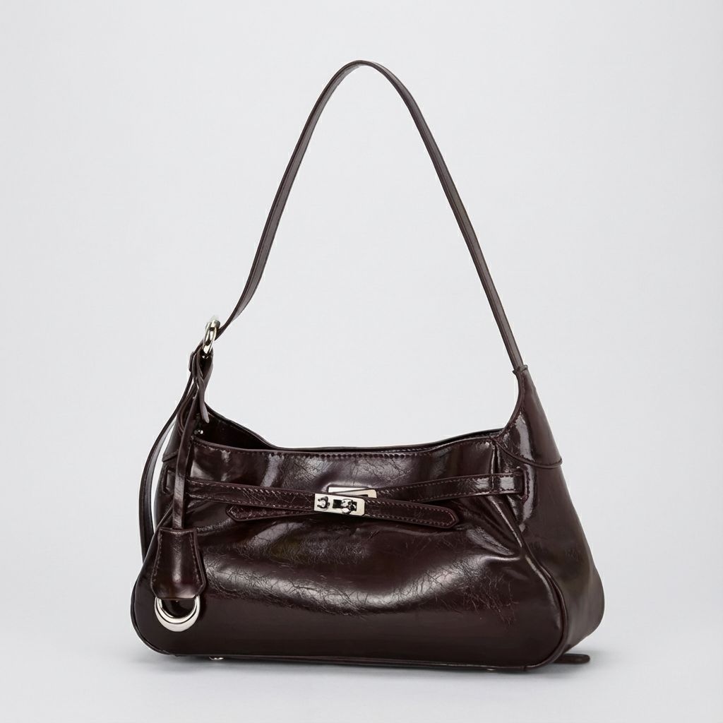 Bolsa hobo Lili Mayzê em couro legítimo. Design sofisticado, alça ajustável e divisórias internas. O toque de luxo e durabilidade que seu look merece.