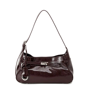 Bolsa hobo Lili Mayzê em couro legítimo. Design sofisticado, alça ajustável e divisórias internas. O toque de luxo e durabilidade que seu look merece.