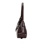 Bolsa hobo Lili Mayzê em couro legítimo. Design sofisticado, alça ajustável e divisórias internas. O toque de luxo e durabilidade que seu look merece.
