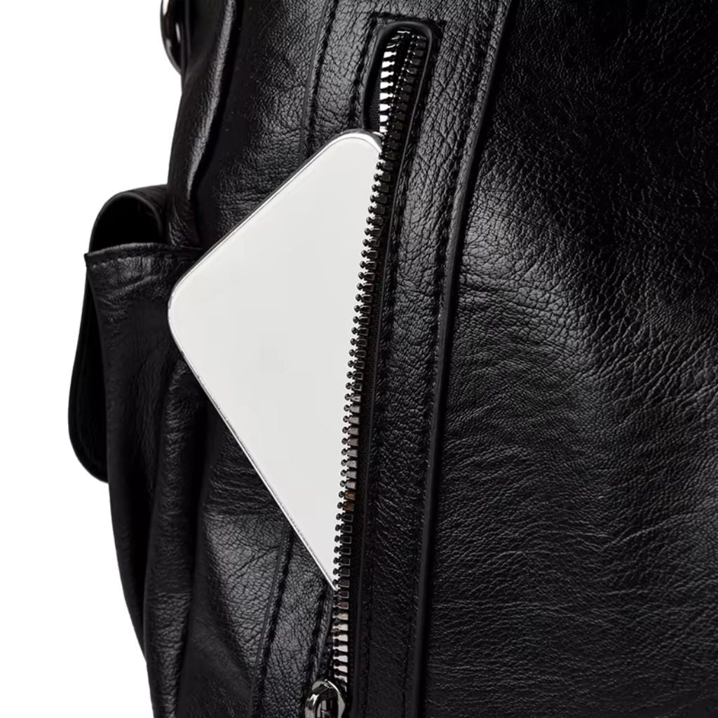 Bolsa média tote Naomi Mayzê. Couro ecológico, vários bolsos, alça transversal removível e ótima organização para o dia a dia.