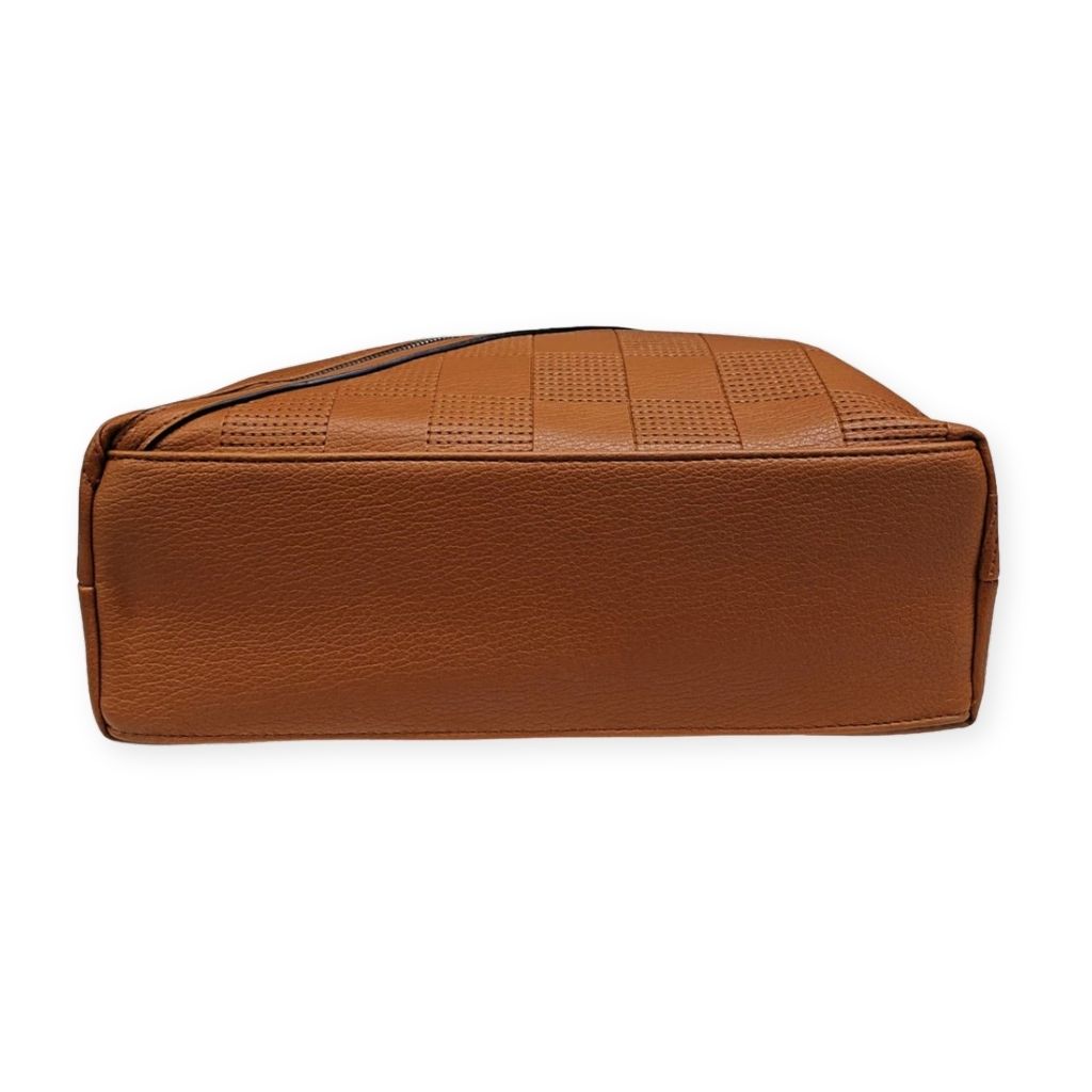 Bolsa tote grande Charlene Mayzê. Couro ecológico, 3 compartimentos, bolsos com zíper e alça transversal removível. Ideal para trabalho e dia a dia.