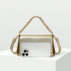 Bolsa pequena Melissa Mayzê dourada. Design tiracolo em couro ecológico, alça de corrente e fechamento magnético. O brilho ideal para festas e eventos especiais.