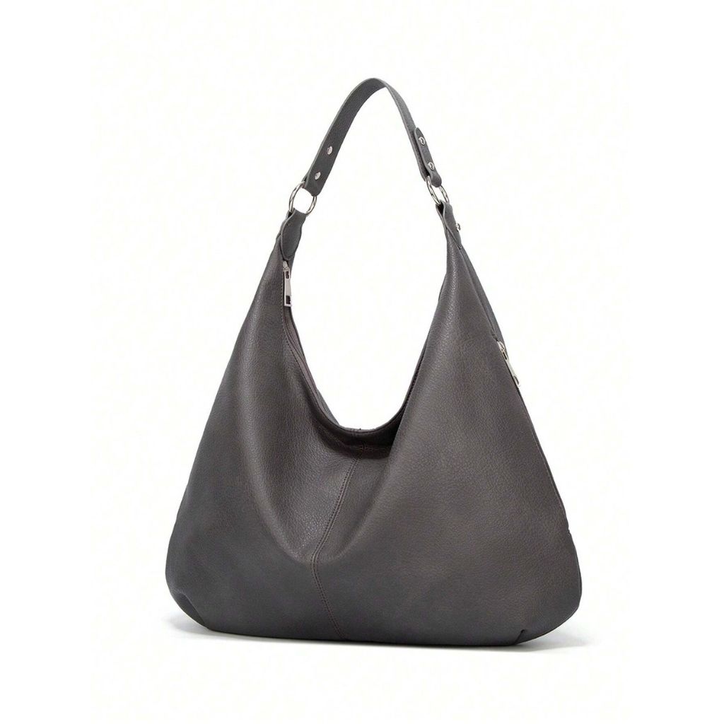 Bolsa de ombro grande Hermione Mayzê. Modelo hobo maxi em couro ecológico, fechamento em zíper e bolso interno. Elegante para trabalho e dia a dia.