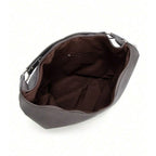 Bolsa de ombro grande Hermione Mayzê. Modelo hobo maxi em couro ecológico, fechamento em zíper e bolso interno. Elegante para trabalho e dia a dia.