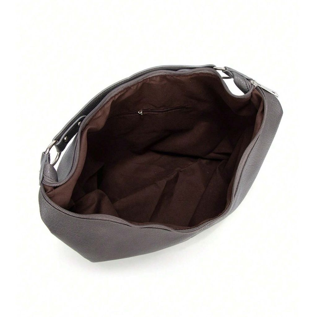 Bolsa de ombro grande Hermione Mayzê. Modelo hobo maxi em couro ecológico, fechamento em zíper e bolso interno. Elegante para trabalho e dia a dia.