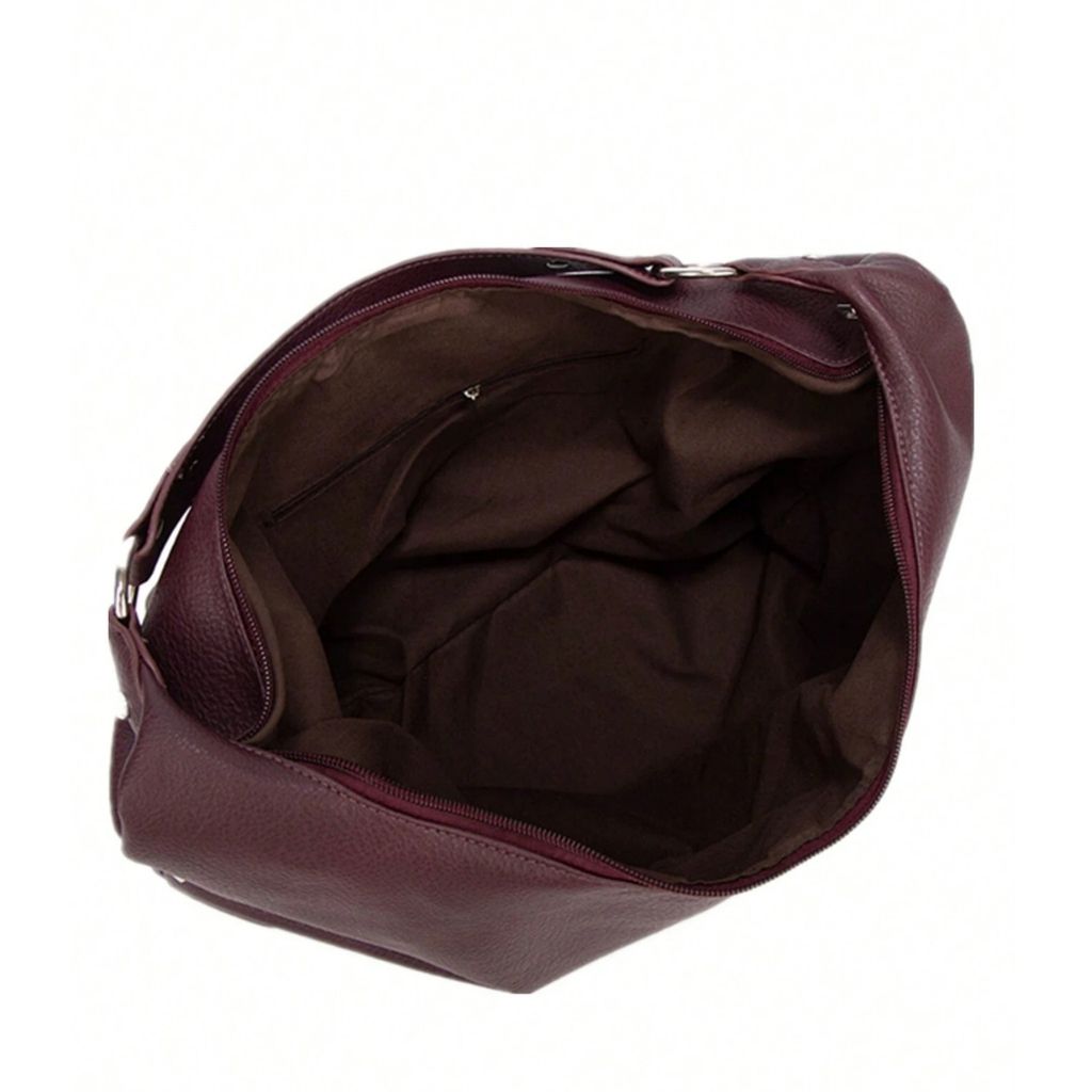 Bolsa de ombro grande Hermione Mayzê. Modelo hobo maxi em couro ecológico, fechamento em zíper e bolso interno. Elegante para trabalho e dia a dia.