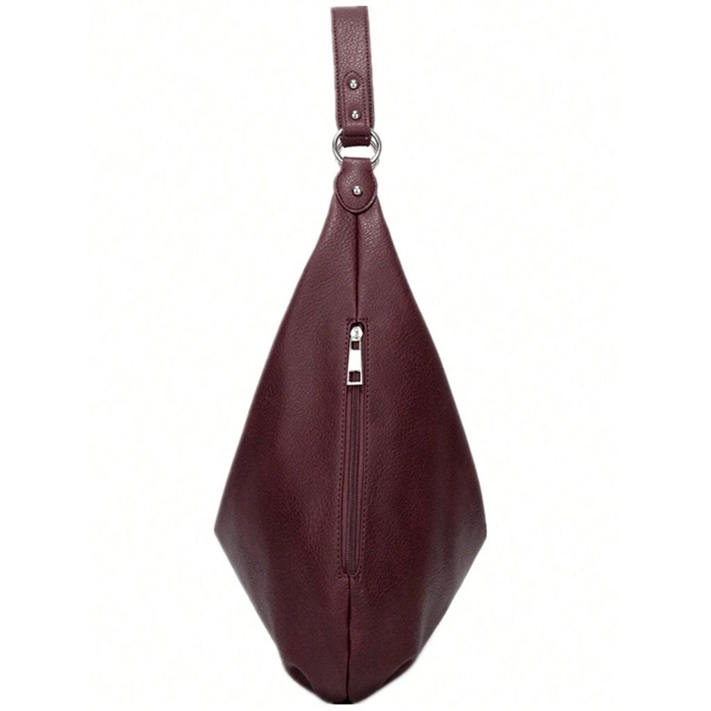 Bolsa de ombro grande Hermione Mayzê. Modelo hobo maxi em couro ecológico, fechamento em zíper e bolso interno. Elegante para trabalho e dia a dia.