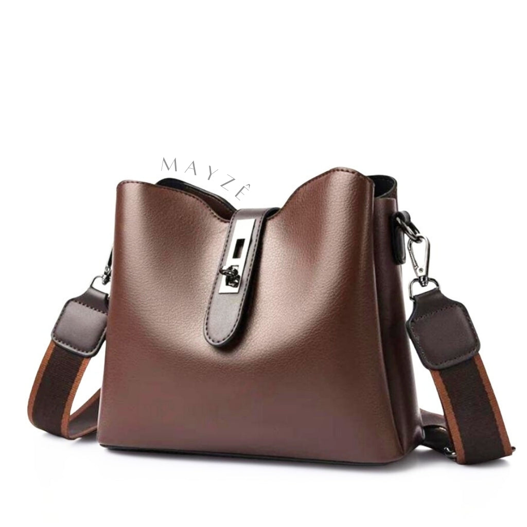 Bolsa Bucket Média Lana, Loja Mayzê Oficial, Loja Mayzê, Mayzê, mayze, Loja de bolsas, bolsas, bolsa, bolsa lisa, Lisa, bolsa de couro, bolsa pro dia a dia, crossbody, tiracolo, bolsa em alta, bolsa na moda, bolsa tiktok, bolsa instagram, bolsa em conta, bolsa em promoção, frete grátis, bolsa em promoção, bolsa com divisorias, bolsa bonita, bolsa pratica, bolsa Marrom, bolsa preta,  bolsa diferente, bolsa elegante, bolsa chique, bolsa chic, bolsa bonita, lojamayze.com, lojamayze.com.br