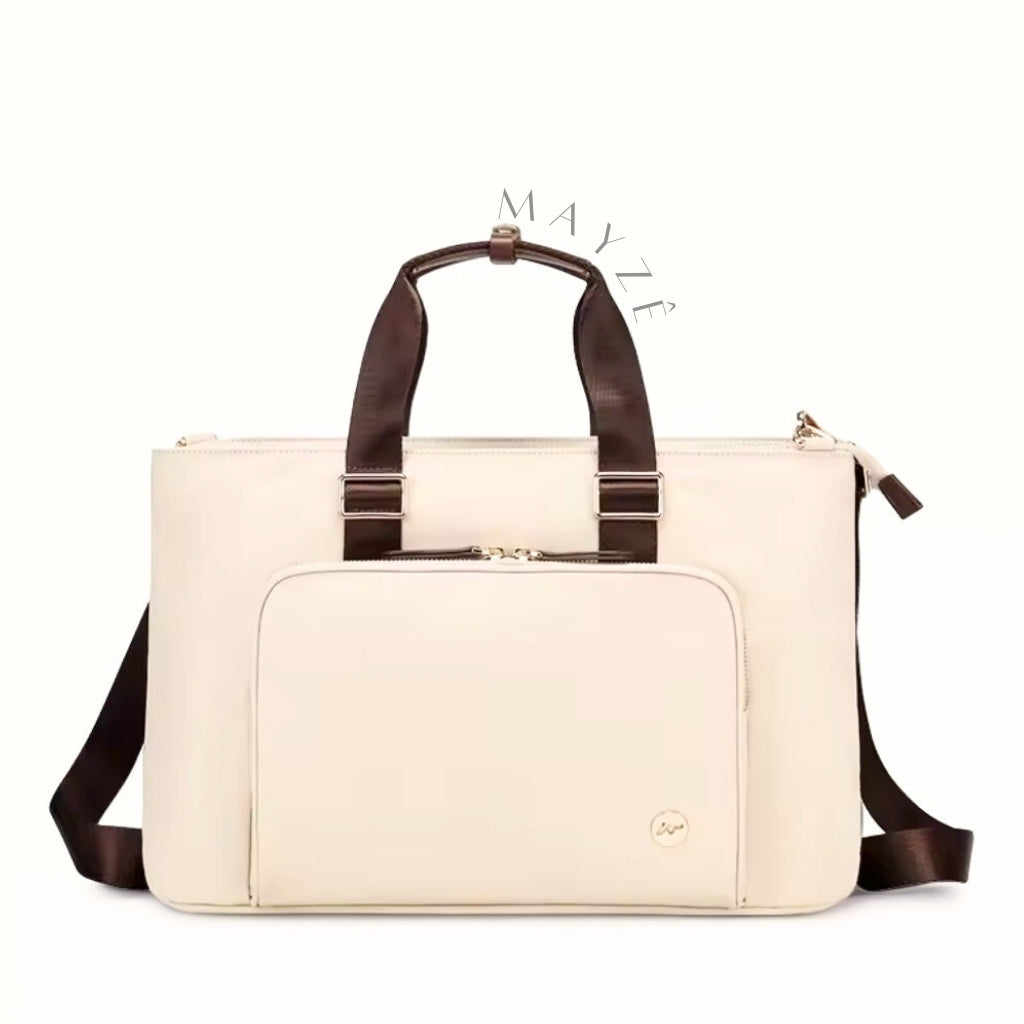 Bolsa Para Notebook Acadêmica Violet, Loja Mayzê Oficial, Loja Mayzê, Mayzê, mayze, Loja de bolsas, bolsas, bolsa de couro, bolsa pro dia a dia, crossbody, tiracolo, bolsa em alta, bolsa na moda, bolsa tiktok, bolsa instagram, bolsa em conta, bolsa em promoção, frete grátis, bolsa em promoção, bolsa com divisorias, bolsa bonita, bolsa pratica, bolsa Marrom, bolsa preta,  bolsa diferente, bolsa elegante, bolsa chique, bolsa bonita, notebook, bolsa para notebook, www.lojamayze.com.br, www.lojamayze.com