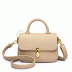 Bolsa Pequena Tiracolo Jennifer, Loja Mayzê, Bolsa Jennifer, bolsa de couro legítimo, bolsa de couro, bolsa simples, bolsa elegante, bolsa versátil, bolsa elegante, bolsa para compor look, bolsa retrô, bolsa em promoção, mayzê, mayze, lojamayze.com.br, lojamayze.com