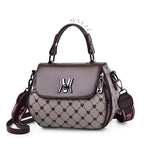 Bolsa Tiracolo Pequena Mila, Loja Mayzê Oficial, Loja Mayzê, Mayzê, mayze, Loja de bolsas, bolsas, bolsa, bolsa Mila, Mila, bolsa de couro, bolsa pro dia a dia, bolsa de ombro, tiracolo, bolsa em alta, bolsa na moda, bolsa tiktok, bolsa instagram, bolsa em conta, bolsa em promoção, frete grátis, bolsa em promoção, bolsa com divisorias, bolsa grande, bolsa pratica, bolsa Bege, bolsa Colorida,  bolsa diferente, bolsa elegante, bolsa chique, bolsa chic, bolsa bonita, lojamayze.com.br, ojamayze.com