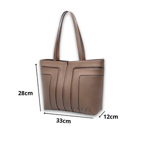 Bolsa Tote Couro Legítimo Bertha, Loja Mayzê, Bolsa Margaret, bolsa de couro, bolsa de couro genuíno, bolsa de couro legítimo, bolsa durável, bolsa elegante, bolsa em alta, bolsa feminina, bolsa de mulher, bolsa versátil, bolsa da moda, bolsa de luxo, bolsa de grife, bolsa média, bolsa para o dia a dia, bolsa para uso diário, bolsa em promoção, bolsa da arezzo, bolsa da louis vuitton, bolsa da chanel, bolsa da gucci, mayze, loja mayze, www.lojamayze.com.br,www.lojamayze.com