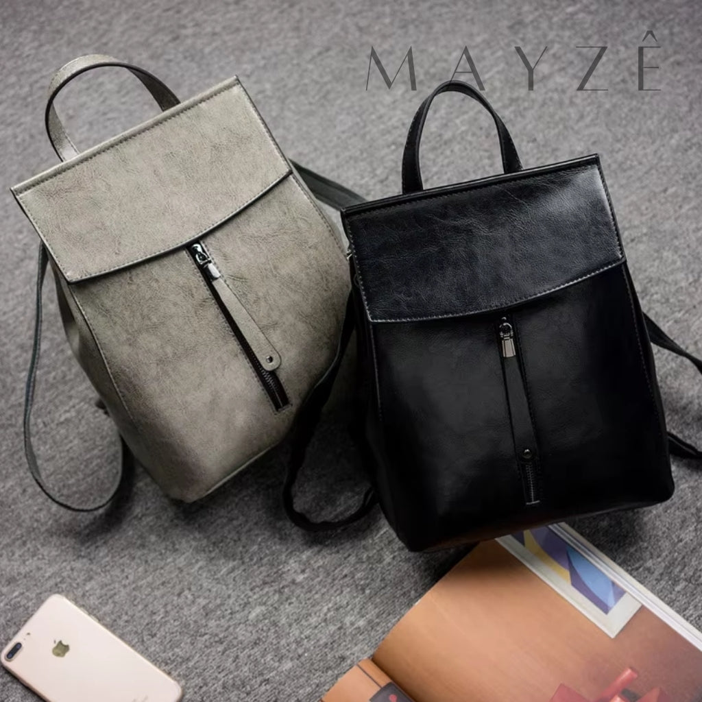 Bolsa Couro Legítimo Acadêmica Iris, Loja Mayzê Oficial, Mayzê, loja mayze, mochila de escola, mochila de couro, bolsa de couro, mochila para faculdade, mochila para escola, bolsa feminina, bolsa tiracolo, bolsa média, bolsa em alta, bolsa para faculdade, lojamayze.com.br, lojamayze.com