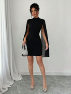 Vestido curto manga capa Nuit Mayzê. Modelagem bodycon, gola alta e capa fluida para um look preto elegante em festas e jantares.