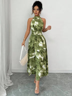 Vestido longo conceitual Abstrait Mayzê. Estampa abstrata, cintura alta marcada e caimento boho elegante para festas, jantares e noites de verão.