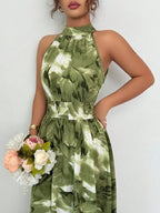 Vestido longo conceitual Abstrait Mayzê. Estampa abstrata, cintura alta marcada e caimento boho elegante para festas, jantares e noites de verão.