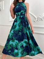 Vestido longo conceitual Abstrait Mayzê. Estampa abstrata, cintura alta marcada e caimento boho elegante para festas, jantares e noites de verão.
